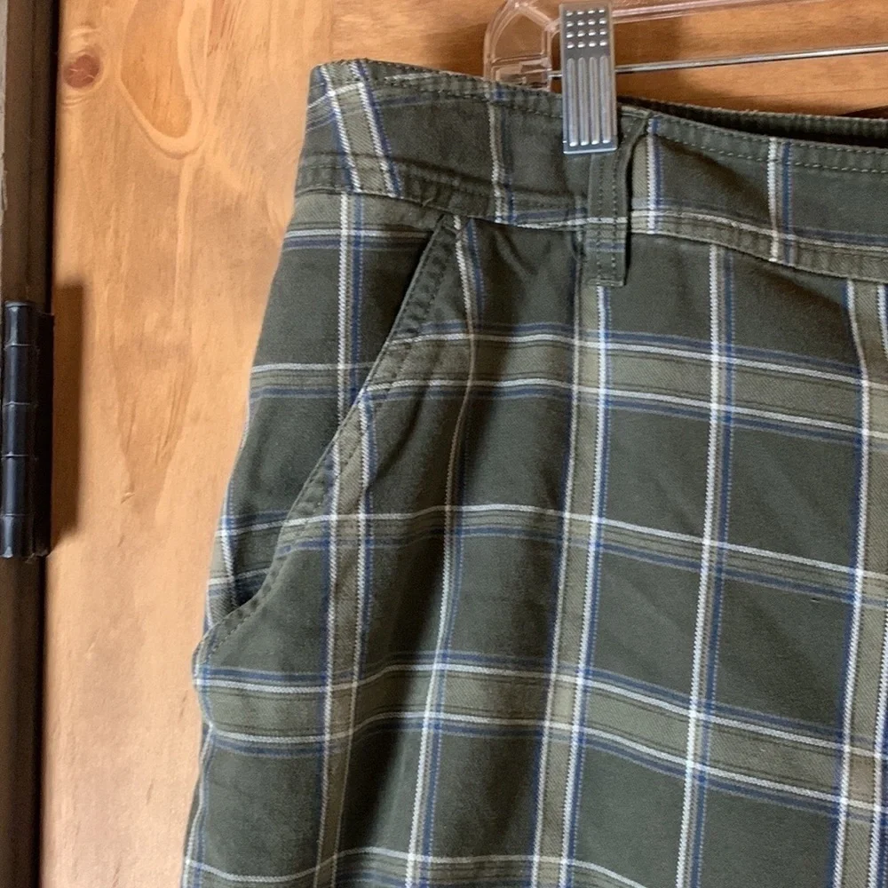 North Face green plaid flat front casual shorts Size 36